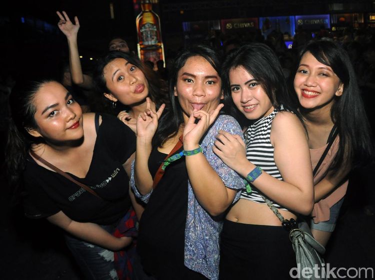 Melihat Lagi Keseruan Penonton DWP di Jakarta