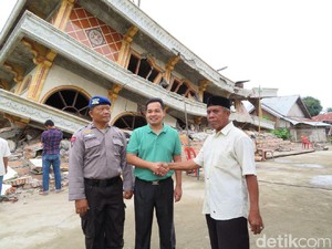 Citilink Beri Bantuan ke Warga Sekitar Musala 3 Lantai yang Runtuh di Aceh