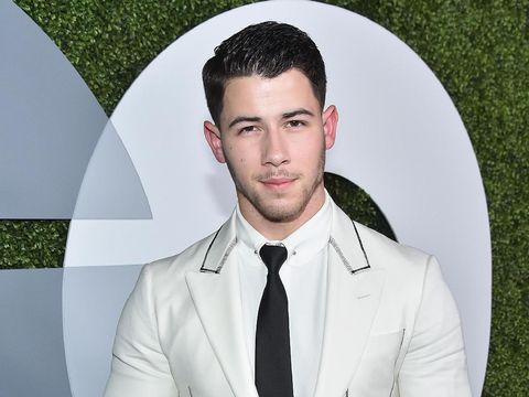 Demi Moore Kencani Nick Jonas yang 30 Tahun Lebih Muda Darinya