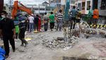 Evakuasi Korban Gempa di Pasar Meureudu Aceh