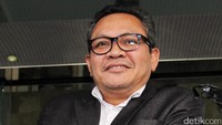 Dalam kasus ini, KPK telah menetapkan dua orang tersangka yaitu Irman yang merupakan mantan Dirjen Dukcapil Kemendagri dan Sugiharto yang merupakan mantan Direktur Pengelolaan Informasi Administrasi Kependudukan (PIAK) Kemendagri.