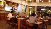 Tempura Tendon Tenya merupakan restoran spesialisasi tempura yang berasal dari Jepang. Restoran berekspansi ke beberapa negara seperti Thailand, Filipina dan Indonesia. Salah satu gerainya ada di mal Grand Indonesia. 