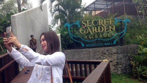 Artis cantik Rossa Liburan ke Secret Garden Village
