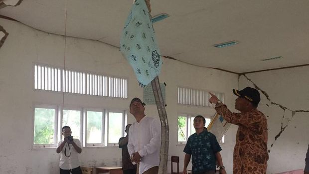 Mendikbud Sambangi Sekolah yang Roboh Akibat Gempa di Aceh