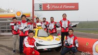 Mobil garapan Tim Bumi Siliwangi UPI yang disebut Turangga Cheta Ev4 menampilkan kebolehannya dengan driver Ramdhani pada hari Rabu 7 Desember 2016. Foto: Shell