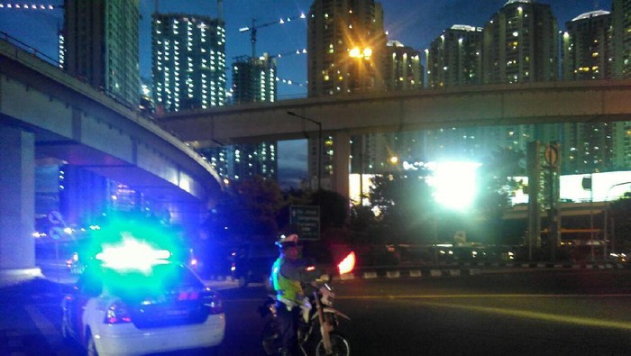 Macet, Polisi Buka-Tutup Underpass Tomang ke Tol Kebon Jeruk