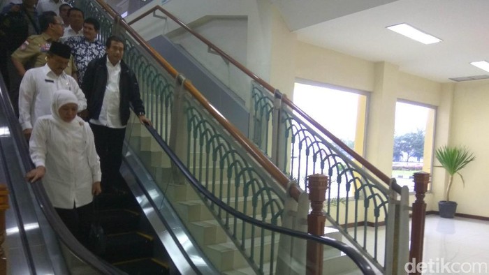 Datang ke Aceh, Mensos Datangi Gudang Bulog Cek Logistik Korban Gempa