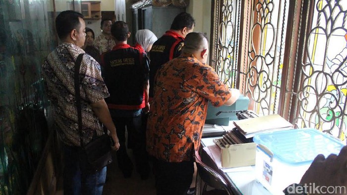 Tim Kejari Sidoarjo Geledah Rumah Notaris Terkait Penjualan TKD