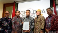 PT Geo Dipa Energi (Persero) merupakan sebuah BUMN panas bumi yang saat ini mengelola dua Pembangkit Listrik Unit Dieng dan Unit Patuha dengan produksi saat ini 93 MW.