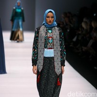 Koleksi Vivi Zubedi yang mengangkat tema Les Abayas di Jakarta Fashion Week 2017. Senayan City. Jakarta. [Foto: Mohammad Abduh/Wolipop