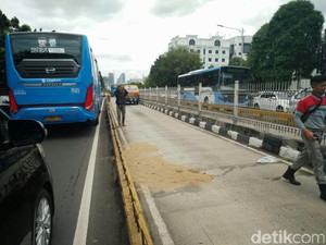 Bus TransJ yang Tabrak Pejalan Kaki di Mampang Dibawa ke Pancoran