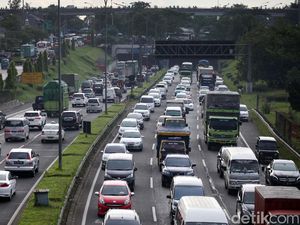 Exit Tol Ciawi Macet, Lalin ke Puncak Diberlakukan Buka-Tutup Jalur