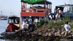 Siswa SD Bersih-bersih Sampah di Labuan Bajo