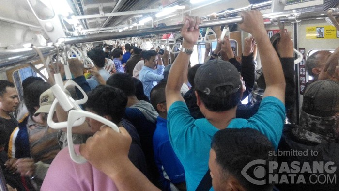 Libur Panjang, Commuter Line Disesaki Penumpang