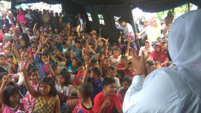 Dipimpin Mensos, Anak-anak ini Berdoa Bersama untuk Korban Gempa Aceh