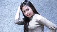 Prilly latuconsina juga pernah menjajal dunia tarik suara dan bergabung dalam Duo Jelly. Kemudian Prilly juga menelurkan single Fall in Love sebagai penyanyi solo pada 2015. Foto: Pahlevi/detikHOT