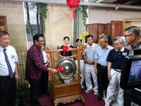 Saat Djarot Asyik Mencicipi Kuliner Indonesia di Acara Bakti Sosial