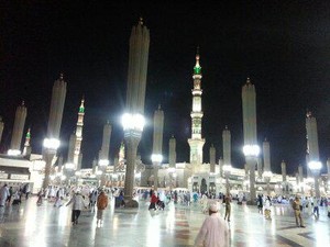 Arab Saudi Sampai Setop Umrah, Sudah Separah Apa Wabah Virus Corona?