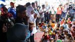 Mensos Sapa Anak-anak Korban Gempa di Aceh