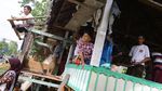 Warga Pidie Jaya Bangun Musala Darurat
