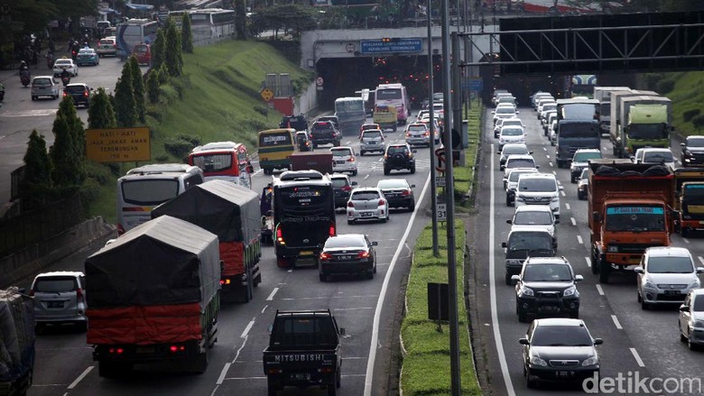 Download Gambar  Mobil  Macet Di Jalan  RIchi Mobil 