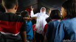 Mensos Sapa Anak-anak Korban Gempa di Aceh