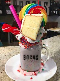 Milkshake dengan Tumpukan Cake hingga Lollipop Kini Jadi Tren di Amerika