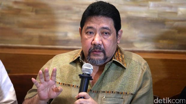 Ketua Umum Setara Institute Hendardi bersama Aktivis Dialog Antariman ICRP Moh. Monib,  Guru Besar Universitas Indonesia Sulistyowati Irianto dan Pengasuh Pesantren Annizhomiyyah, Banten  Neng Dara Affiah menjadi pembicara dalam diskusi menghadapi sidang Ahok di Jakarta, Sabtu (10/12/2016). Hendardi menyatakan proses hukum Basuki Tjahaja Purnama di tingkat Kejaksaan menunjukan adanya proses hukum yang tidak fair dan menunjukan bahwa Kejaksaan Agung tidak mengkaji secara cermat konstruksi peristiwa yang menimpa Ahok.