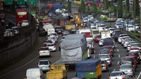 Kendaraan hanya bisa bergerak 10-20 km/jam.