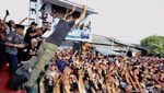 Agus Yudhoyono Lompat Moshing dan Diarak Pendukungnya