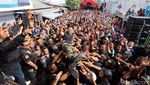 Agus Yudhoyono Lompat Moshing dan Diarak Pendukungnya
