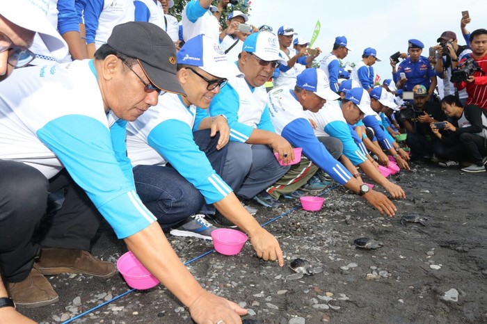 Pemkab Banyuwangi dan Pertamina Kompak Bersih-bersih Pantai Grand Watu Dodol