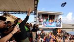 Agus Yudhoyono Lompat Moshing dan Diarak Pendukungnya