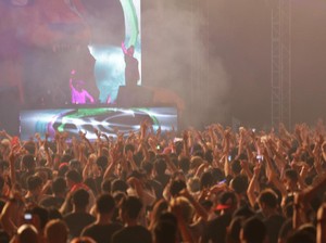G.T.A Semarakan Panggung Life in Color Kingdom DWP 2016