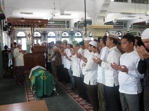 6 Sunnah dalam Salat Jenazah Menurut Mazhab Syafii