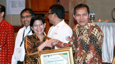 OJK Raih Penghargaan Sistem Pengendalian Gratifikasi