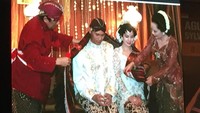 Yang duluan bikin heboh adalah pernikahan putra sulung Presiden SBY, yaitu Agus Harimurti Yudhoyono dengan Annisa Pohan di Istana Bogor pada Sabtu 9 Juli 2005. Ini pertama kali pernikahan anak presiden di era Reformasi. Persiapan pernikahan, akad nikah dan resepsi, menjadi perhatian publik (Adinda Caesarany/detikcom)