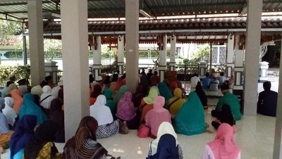 Libur Panjang Akhir Pekan di Jombang, Ziarah ke Makam Gus Dur