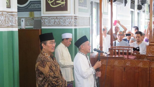 Jenazah Mar'ie Muhammad Disalatkan di Mesjid Al-Azhar