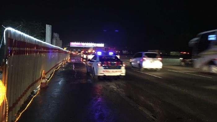 Jalur KM 17 Tol Jakarta-Cikampek yang Terkena Amblasan Kembali Normal