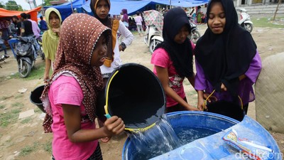 Posko Pengungsian Desa Tijien Daboh Kesulitan Air Bersih
