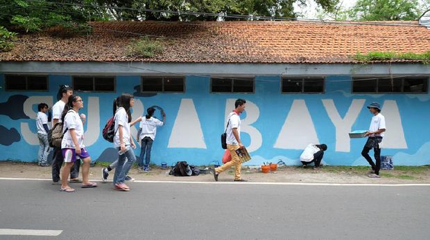 Diawali di Kenjeran Risma Ingin Mural di Kota  Surabaya  