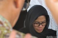 Diiringi Hujan, Jenazah Mar'ie Muhammad Dimakamkan Secara Militer