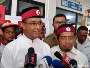 Pengurus RW Keluhkan Qlue, Anies Janjikan Sistem yang Tak Bikin Repot