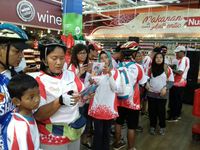 Bersepeda Bersama Keluarga dalam One Fun Day Transmart Carrefour