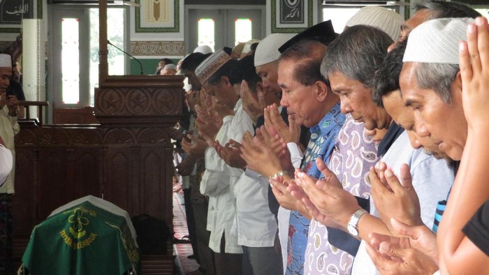 Salat jenazah Marie Muhammad