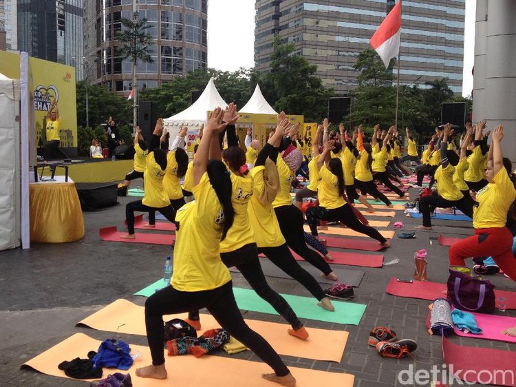 Begini Serunya Yoga Bersama Anjasmara