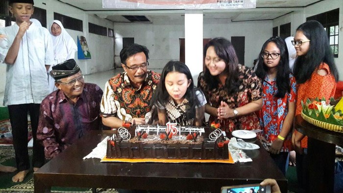 Saat Djarot Rayakan Ultah Sang Putri di Panti Asuhan