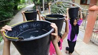 Hingga saat ini, posko masih kekurangan bantuan.