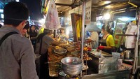Kota pelabuhan Kaohsiung juga asyik untuk dikunjungi traveler pecinta seni. Kawasan Love River juga menarik buat menghabiskan sore. Saat malam tiba, pasar malam di sana sayang untuk dilewatkan. (Wahyu/detikTravel)